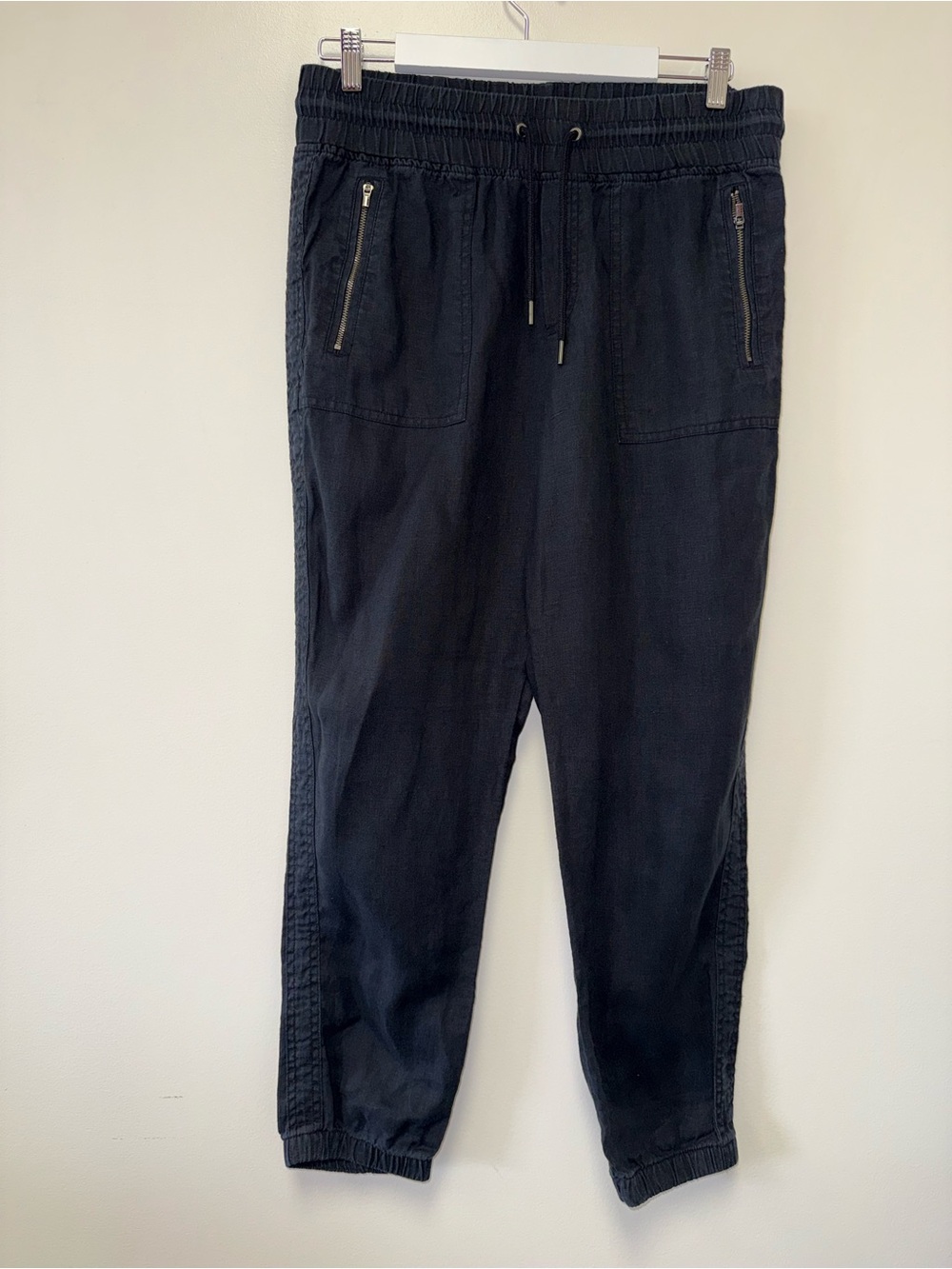 Athleta (10) Black Linen Joggers with Zipped Pockets